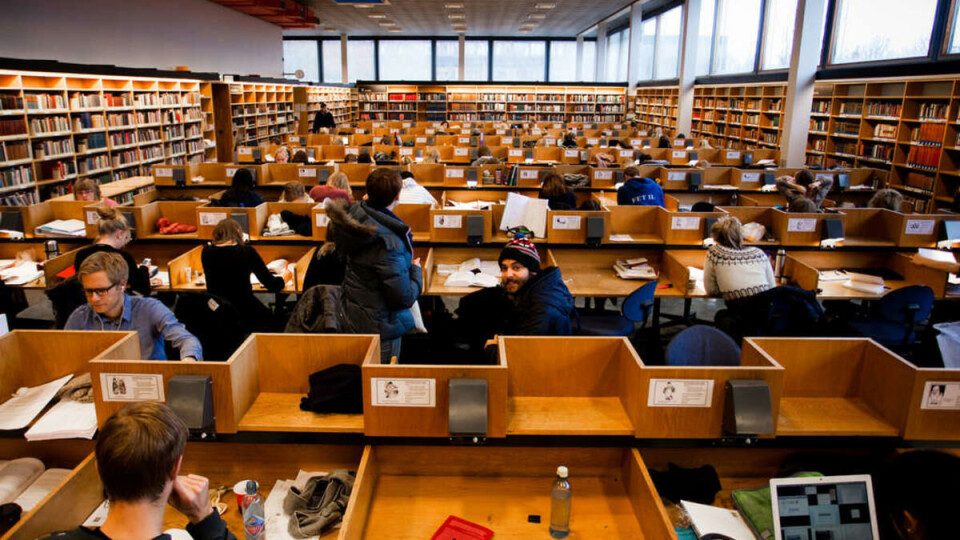 Fylles opp ved daggry: Bare en halvtime etter Universitetsbiblioteket i Georg Sverdrups hus åpner klokken 08.00, er samtlige 500 arbeidsplasser vanligvis kapret nå i eksamensperioden.
