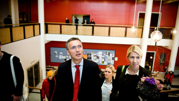 Fullsatt sal: Foran et smekkfullt auditorium talte Jens Stoltenberg for at Norges olje- og gassutvinning bidrar til å løfte mennesker ut av fattigdom. -- India hadde blitt lei seg hvis Norge kom og sa at vi skulle stanse norsk oljeutvinning. Fullsatt sal: Foran et smekkfullt auditorium talte Jens Stoltenberg for at Norges olje- og gassutvinning bidrar til å løfte mennesker ut av fattigdom. -- India hadde blitt lei seg hvis Norge kom og sa at vi skulle stanse norsk oljeutvinning.