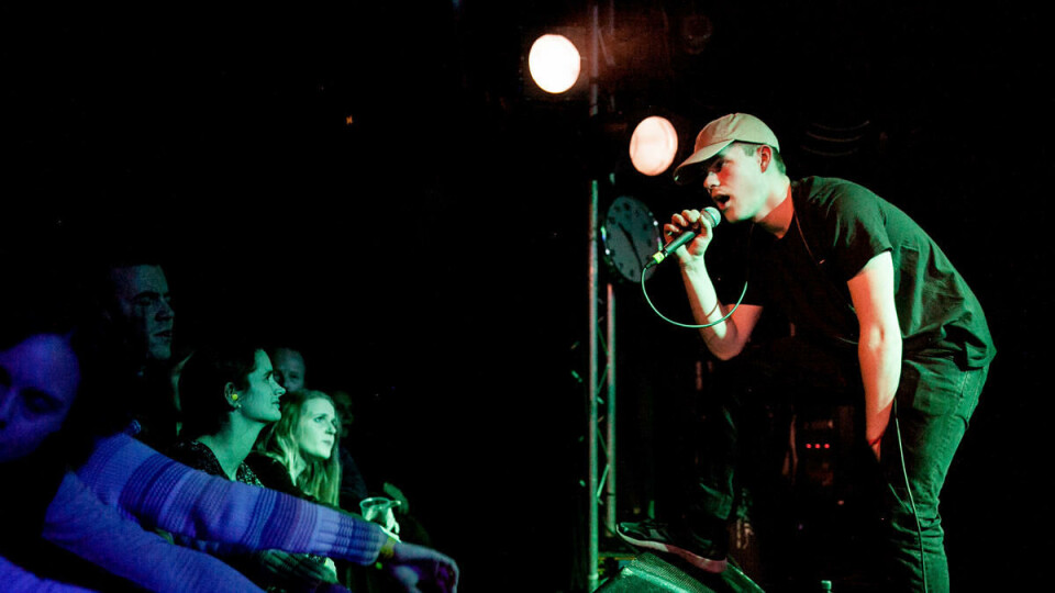 Hester V75: Gutteklubben grei i Hester V75 bekrefta av det spirer og gror i det bergenske hip hop-miljøet. Med overbevisende teknikk, en hel scene fylt med capskledde unge menn og masse innlevelse gjorde de opp for tidvis pubertale tekster, og rev med seg publikum, inkludert vår anmelder.
