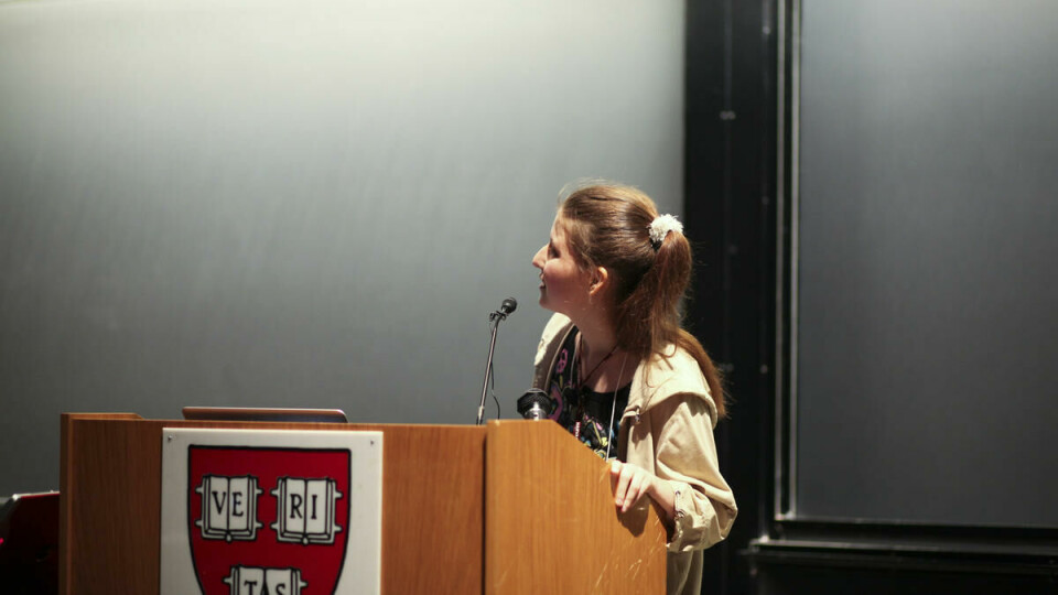 Piraten: Alexandra Elbakyan taler på Harvard i 2010. Foto: Jean Baptiste Paris/Flickr