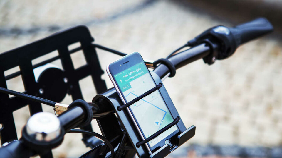 High-tech: Et lite mobilstativ med strikker er montert på rattet til de nye bysyklene, for å hjelpe forvirrede syklister med å finne frem i Oslo-jungelen.