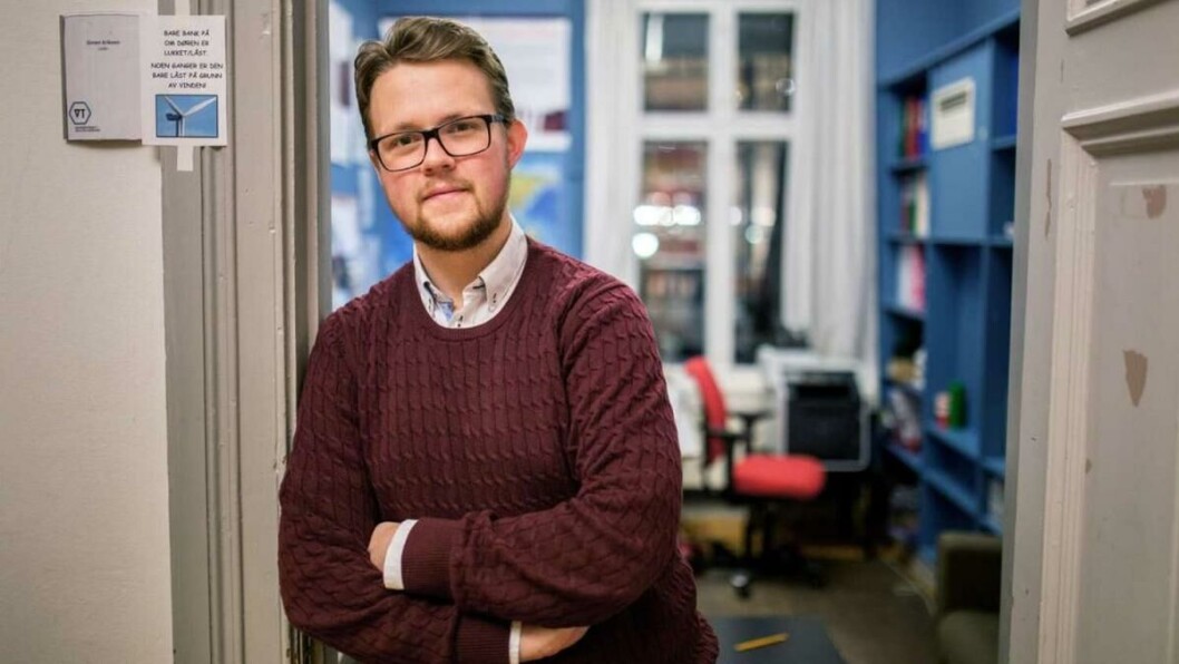 Nytt kontor: Simen Eriksen har etter ett år som nestleder flyttet inn i sjefskontoret. – Jeg gleder meg til å ta fatt i oppgaven, sier den nyvalgte lederen. Nytt kontor: Simen Eriksen har etter ett år som nestleder flyttet inn i sjefskontoret. – Jeg gleder meg til å ta fatt i oppgaven, sier den nyvalgte lederen.