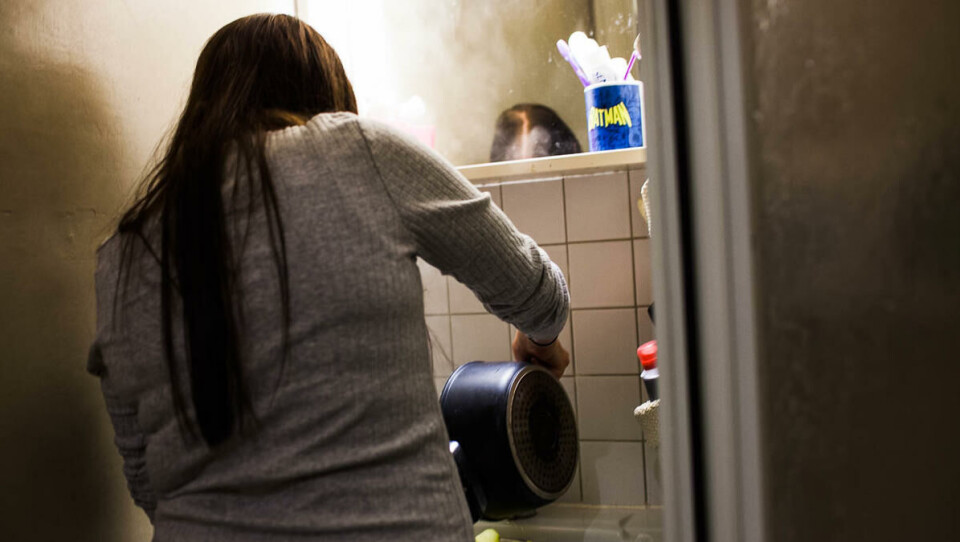 Trangt om plassen: Å tenke utenfor boksen (kjøkkenet) må til når det ikke er mer plass igjen. Potetvannet slås ut i vasken på badet.