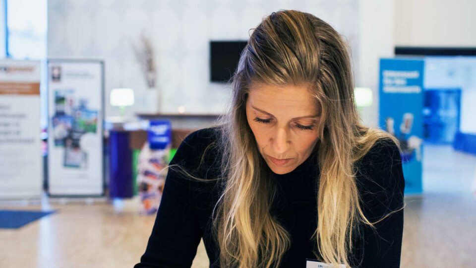 Omstilling: Nina Jensen forbereder seg til en tale hun skal holde under Dagens Næringslivs energikonferanse i forkant av klimatoppmøtet i Paris. For noen få timer siden satt hun på et fly hjem fra Namibia, hvor hun arbeidet for å redde nesehornbestanden. Omstilling: Nina Jensen forbereder seg til en tale hun skal holde under Dagens Næringslivs energikonferanse i forkant av klimatoppmøtet i Paris. For noen få timer siden satt hun på et fly hjem fra Namibia, hvor hun arbeidet for å redde nesehornbestanden.