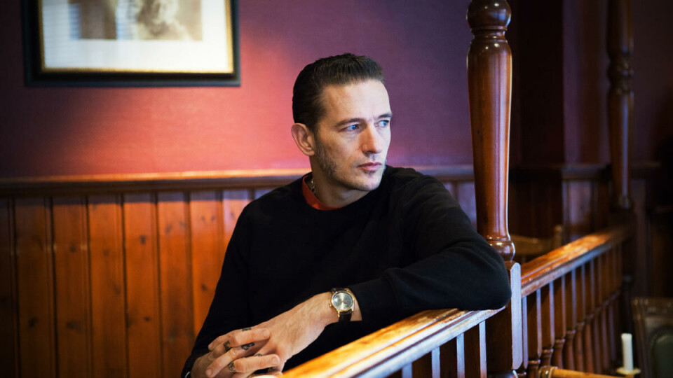 Kristopher Schau reiste seg, skjelte ut forelesaren og gjekk