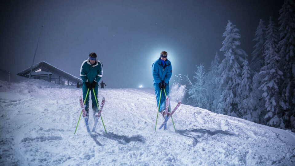 Svevende snøballerinaer: Skiballett var en spenstig idrett, som ifølge skiballettgutta også trakk damer.