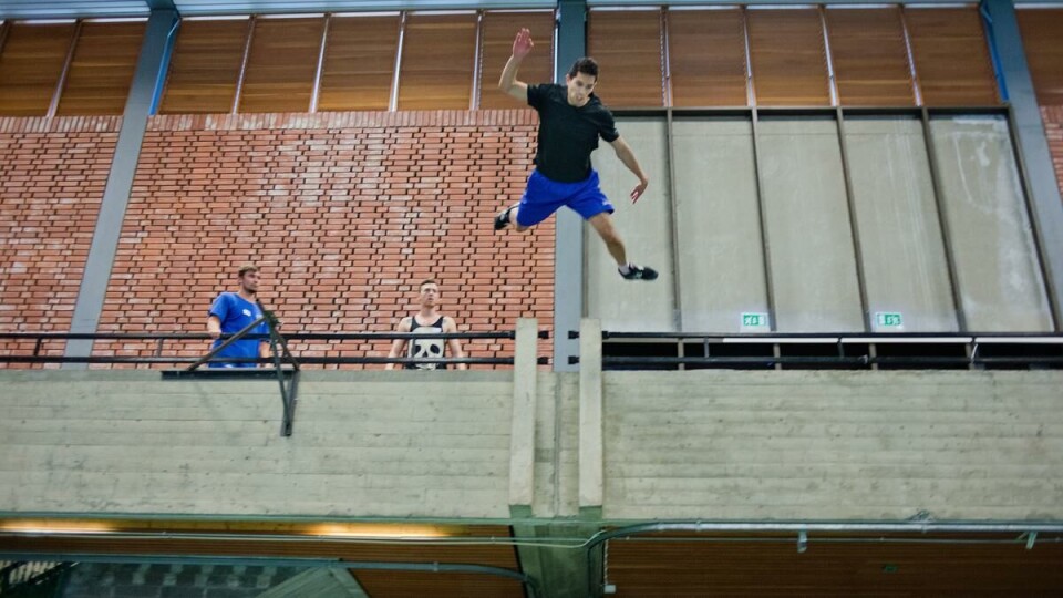 Cowabunga! Quentin Lauv believes he can fly. I to sekunder.