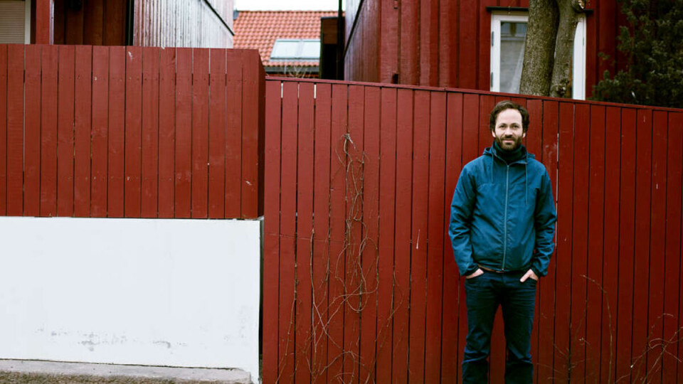 SAKPROSAIST: Etter å ha jobba som journalist en stund begynte Simen Sætre å studere for å bli seriøs. Ikke journalistikk, han ville lære seg hvordan verden fungerer. Det ble internasjonal politikk og historie. Nå er han blitt mer opptatt av språket igjen.