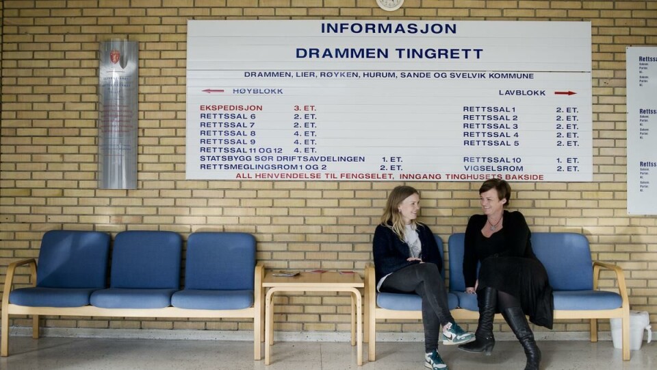 Hedda Larsen Borgan (23): Jusstudent. Er ferdig med andreavdeling og jobber i Juss-Buss mens hun tar enkeltemner.
Mette Yvonne Larsen (50): Advokat. Jobber i advokatfirmaet Stabell & Co og har blant annet vært bistandsadvokat for etterlatte og pårørende etter 22. juli og forsvarer for Rune Øygard i Vågå-saken.