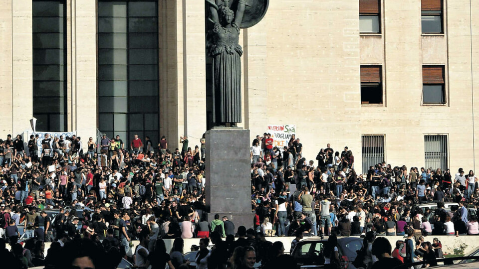 Massive student demonstrations in Italy