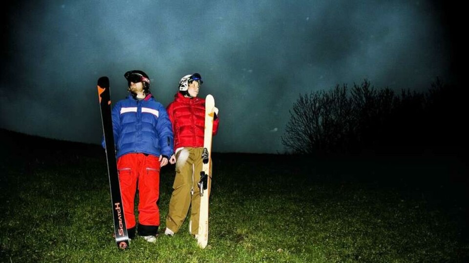 SØRGELIG SESONGSTART: Det kribler allerede i beina til Jo Christian Magnussen og Ingrid Hokstad fra OSI Ski og Snowboard. Men foreløpig har de måttet se langt etter puddersnøen.