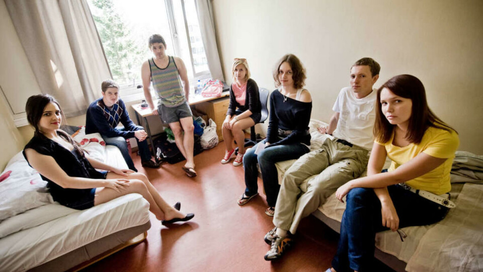 STUES SAMMEN: Fra venstre: Nadia Stacey, Lorenzo Rodriguez, Michael Plaxton, Alexandra Toader, Kate Makhnovskaya, Maxim Zazzhitskiy og Natalya Semenova.
