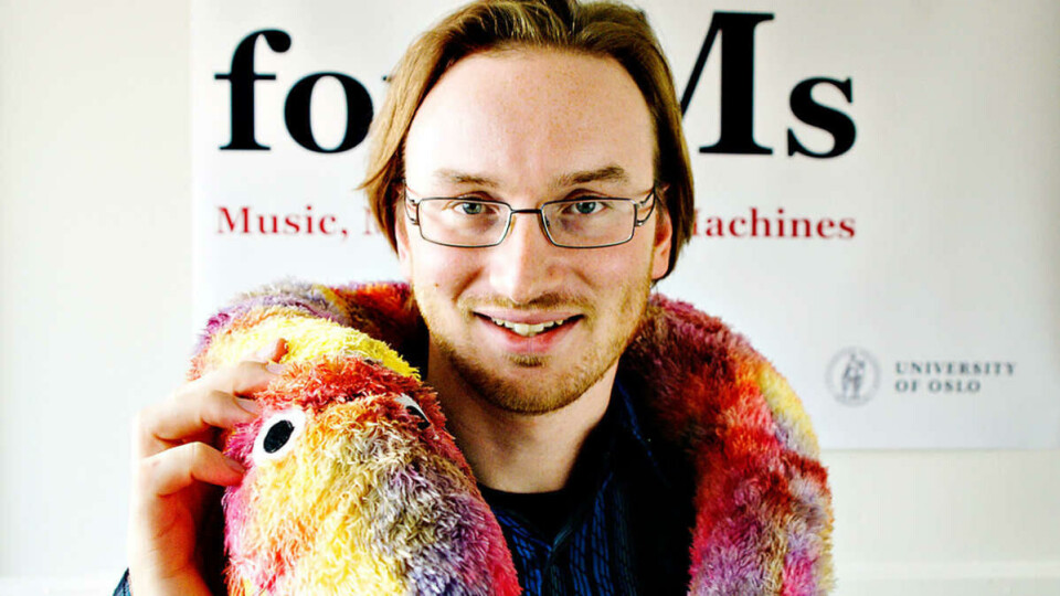 KOSELIG: Alexander Refsum Jensenius sammen med musikkormen, som er en klar kandidat til tidenes søteste instrument. Ved siden av ukulelen, da.