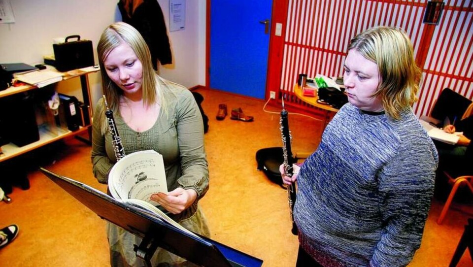 OBO-DUO: Lena Brandvoll og Christine Brandsberg leter etter et stykke de kan spille sammen.