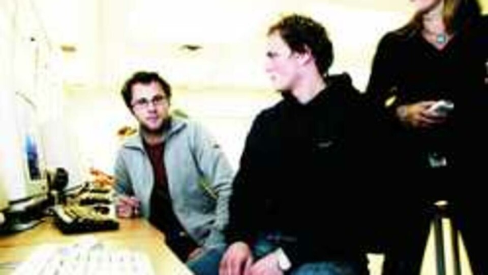 GUTTER ER VERSTINGENE: Odd Christer Brovig (t.v) strøk i to emner på bachelorprogrammet i Informatikk og må dermed ta fire emner i høst. Eivind Berg Johannessen kan derimot smile over full studieprogresjon.