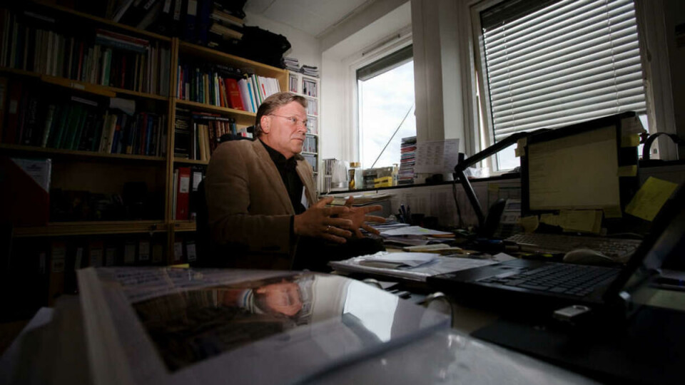 OPPGITT: Professor Torleiv Ole Rognum er oppgitt over Universitetets håndtering av problemene ved RMI og er bekymret for vilkårene for Rettsmedisinsk sakkyndighet. -- Vi faller mellom flere stoler. Vi er under Universitetet, men UiO’ s fremste oppgave er forskning, undervisning og formidling. Vi er lokalisert til Oslo Universitetssykehus, Rikshospitalet, men dets oppgave er kurativ virksomhet. Justissektoren trenger våre tjenester, men vil ikke ta ansvar for den samlede rettsmedisinske virksomheten.