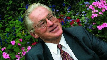 JUBILANT: -- Kaller du meg sprek, fordi jeg klarer å sette meg ned i blomsterbedet, ler Carl August Fleischer, som fylte 70 år i august. JUBILANT: -- Kaller du meg sprek, fordi jeg klarer å sette meg ned i blomsterbedet, ler Carl August Fleischer, som fylte 70 år i august.
