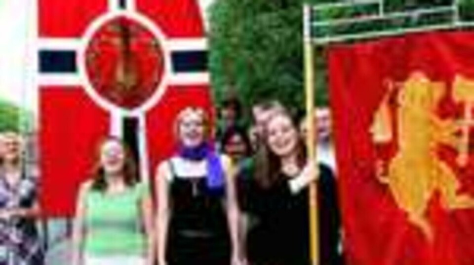 FANESANG: Yngvill Ofstad i Studentersamfundet vil gå i tog på 17.mai, selv om hun risikerer å bli kastet ut.