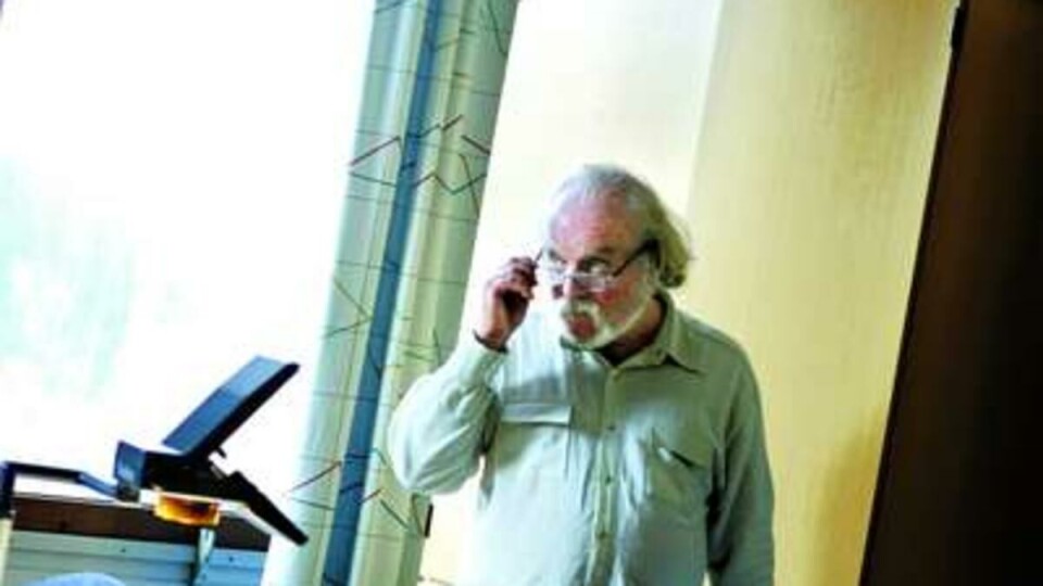LÆRER: -- Jeg synes det er veldig moro å undervise, men hadde nok vært drittlei nå, hvis jeg hadde gått den veien, sier Jan-Erik Smilden. Siden 2005 har han vært seminarleder på både historie og MØNA, samtidig som han har jobbet som frilans for Dagbladet. Han kan tenke seg å undervise mer de neste årene.