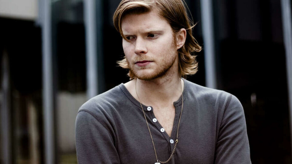 MELLOM KUNST OG KOMMERS: Lars Marcus Vedeler er veldig fornøyd med AHO, og fagprofilen han beskriver som «et sted mellom KHiO og NTNU». -- Det er så deilig å være her og jobbe tolv timer daglig før man går ut og drikker øl, hele studentgreia. Jeg blir nesten panisk når jeg tenker på at jeg snart skal ut i arbeidslivet.