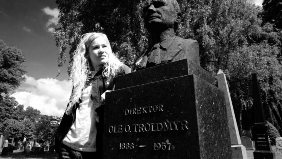 UNDERLIG MØTE: En dag støtte Maria Sundby på bysten til Ole Troldmyr på Vår frelsers gravlund. Da bestemte hun seg for å finne ut mer om mannen.