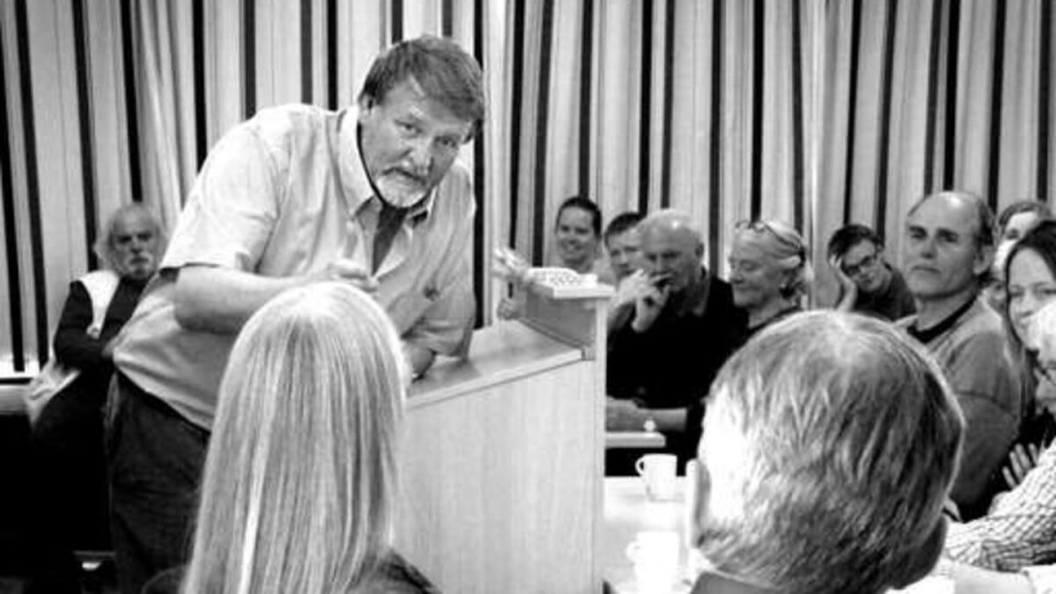 ENGASJERT: Bernt Hagtvet har fått besøk av sosialantropolog Unni Wikan og justisminister Knut Storberget på frokost. Her er det viktige spørsmål om æresdrap som diskuteres.