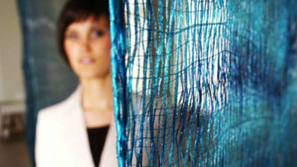 NYLONVEGGER: Nylon kan brukes til mer enn strømper. Monika Hauge har laget skillevegger av materialet, og tror mang en student kan ha godt av å ta seg en tur på utstillingen hennes.