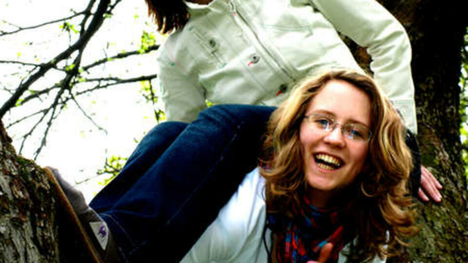 UT AV DET GRØNE: Med ei miljøvennleg gjennomføring av årets fadderordning, vil Anne Raaum Christensen og Kristine Hanneborg gje dei nye studentane ein grøn velkomst til studiekvardagen.