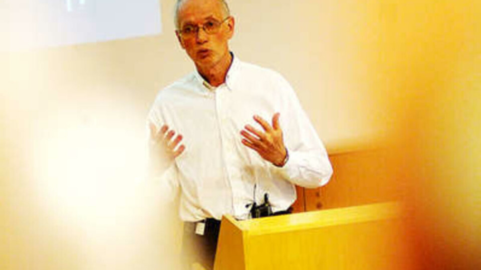 HOLDT FOREDRAG: Otto Christian Rø informerte om den gamle turnusordningen, men fikk kritikk for ikke å informere tilstrekkelig om det nye forslaget.