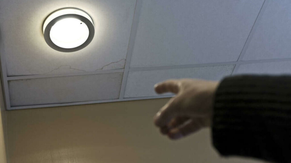 HÅRFØNER: Hårføneren ble flittig brukt i etterkant av vannlekkasjen.