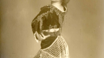 FANTASIENS GUDINNE: En førførerisk wienervals fra revyen Maxis i 1909.(Foto: Eivind Enger/Universitetshistorisk fotobase)