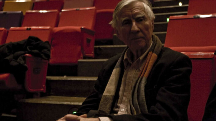 VETERAN: Barthold Halle overvar premieren på «Hvem er Ernest». Han mottok ordenen «Den hvide knap» i 1954. VETERAN: Barthold Halle overvar premieren på «Hvem er Ernest». Han mottok ordenen «Den hvide knap» i 1954.