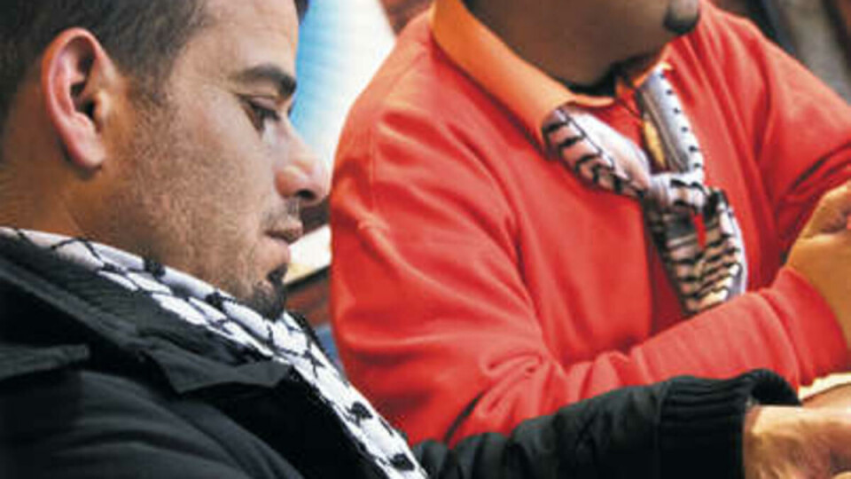 INTERNASJONALT: Venstrealliansen lover å fortsette å rette søkelyset på internasjonale studentsaker i neste periode. Mandag 7. april hadde de besøk fra den palestinske organisasjonen Stop the Wall. Fra venstre: Mohammad Othman og Ghali Rezeqallah.