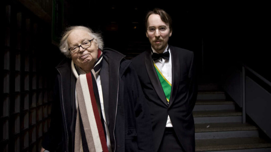 HVEM ER ERNEST: Pål Bang-Hansen sammen med en spent teatersjef og regissør Peter Lunga, rett før premieren på «Hvem er Ernest». HVEM ER ERNEST: Pål Bang-Hansen sammen med en spent teatersjef og regissør Peter Lunga, rett før premieren på «Hvem er Ernest».