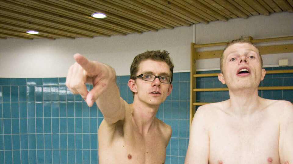 KALDT: Derk Koch blir henvist bort til badebassenget for å varme seg.