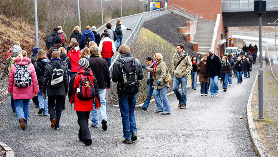 FEIL VEI, FØLG MEG: Før Ingvild Brox Kielland tar grep, er en betydelig mengde studenter på nippet til å tilbringe søndagen på Grønland istedenfor i Holmenkollen.