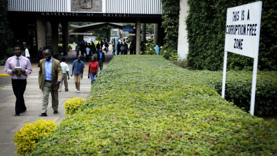 FRISONE: «Korrupsjonsfri sone» står det på skiltet ved ankomsten til universitetet. Nairobi er Afrikas mest kriminelt belastede by, men studentene framstår ikke som belastet. Halve massen får statlig studielån, resten betaler studiene selv.