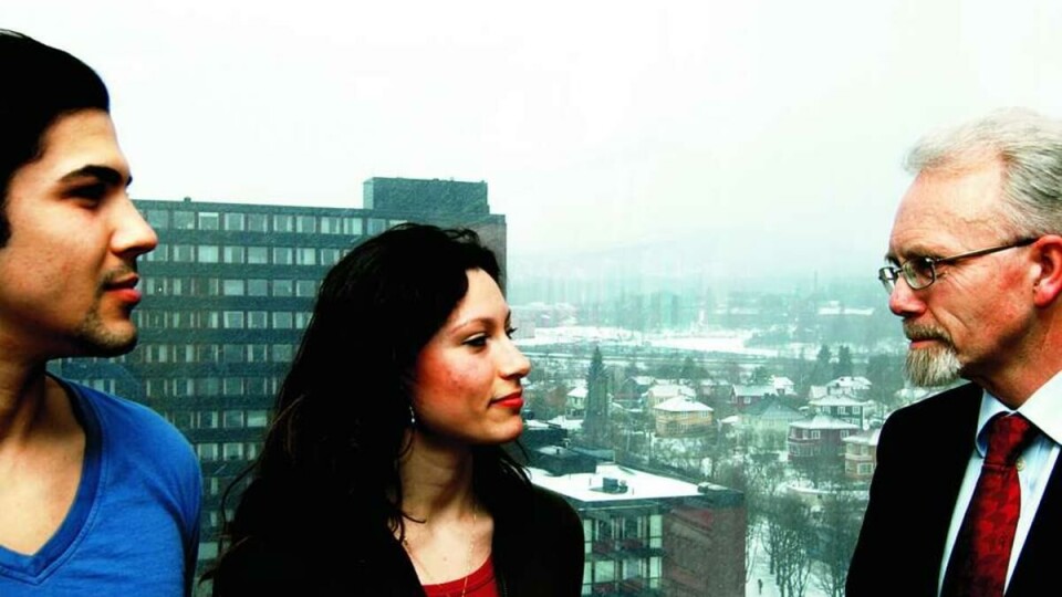 SKYHØYE KRAV: Studentutvalgslederne Thomas André Syvertsen og Caroline Khoury mener Universitetet trenger langt større bevilgninger for å innfri kvalitetsreformens mål. -- Et virkelig godt studieopplegg ville kreve mye mer enn det minimumsbeløpet vi la til grunn, medgir tidligere rektor Arild Underdal.