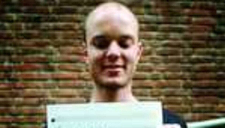 FIKK A: Kristoffer Carlsen (26) fikk karakteren A, i likhet med halvparten av sin gruppe. – Det er ikke like tilfredsstillende å få gode karakterer når «alle andre» også får det, mener Carlsen.