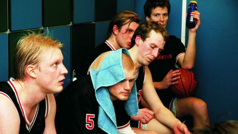 HOLDT IKKE: Fredrik Strindh er nede etter tapet mot Penguins.
