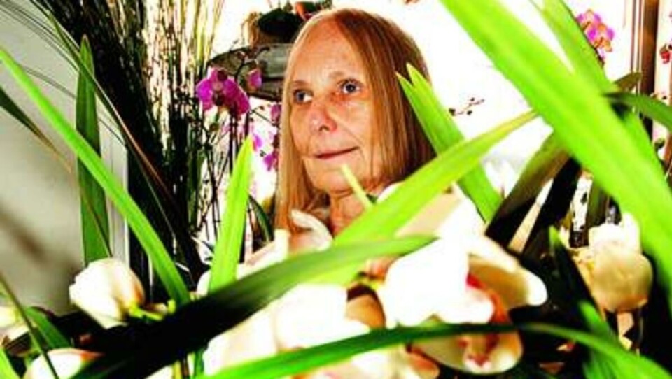 STAMKUNDE: -- Er ikke Finn her i dag? spør Unni. Hun går ofte innom Finn Schjölls blomsterbutikk på Majorstua, men nå om dagen er det for kaldt å handle med blomster hjem.