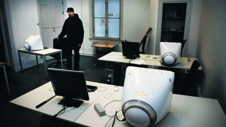 UTDATERT: Studenter og ansatte sliter med utdatert utstyr i produksjonen av elektronisk kunst. Petr Svarovsky, høgskolelærer i elektronisk kunst, beskriver situasjonen som en «katastrofe».