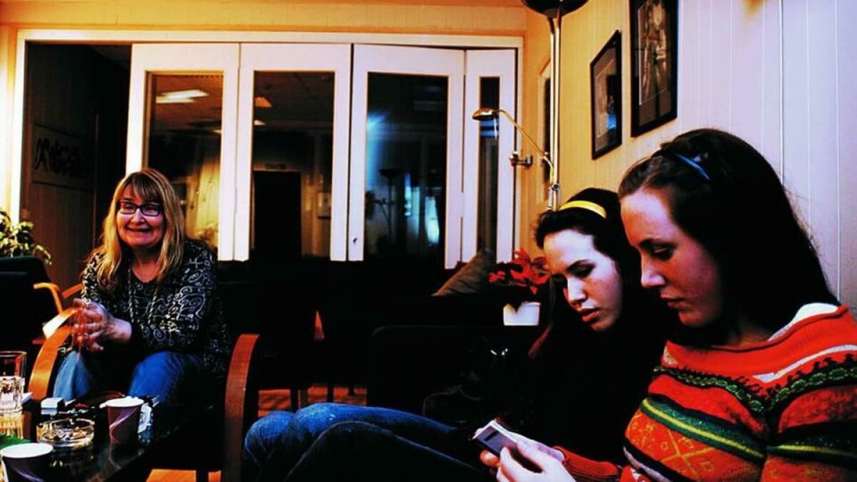 -- VANSKELIG: Kristin Egeberg, som daglig jobber med prostituerte, mener Helena Nielsen og Marthe Isaksen er tøffe som tør å ta tak i et så betent tema. _Korte skjørt_ spilles onsdag, torsdag og fredag på Chateau Neuf.