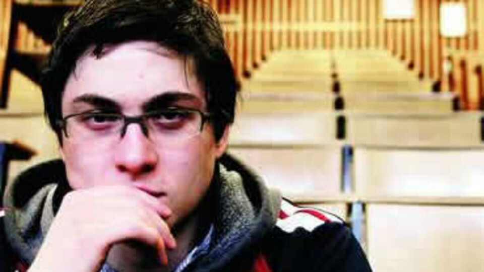 KREVER TYNGDE: Ricardo Duque, leder i International Students Union, mener Universitetet har feil markedsføringsstrategi i forhold til internasjonale studenter. -- Vi er ikke interessert i natur og vakre fjorder, men et universitet med akademisk tyngde, sier han.