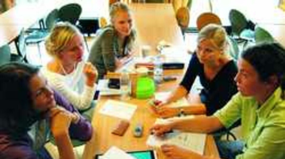 SJOKKERT: Medisinstudentene Lene Loose, Silje Osberg, Grete Mørch, Silje Arnøy og Valborg Hoen, alle på fjerde semester, synes det er sinnsykt at fakultetet ønsker å fjerne konteeksamen.