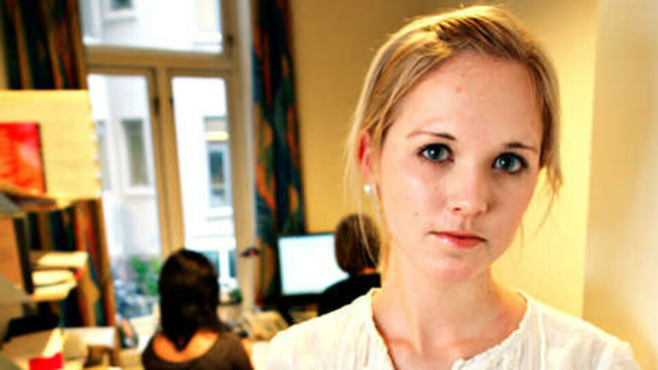 VIL HA MEIR PLASS: Fungerande dagleg leiar, Henriette Clausen, håpar Universitetet i Oslo kan gje dei pengar til utvida lokale. -- Mange er plaga med vondt i hovudet sidan det fort vert trong luft på dei små kontora, fortel Henriette Clausen.