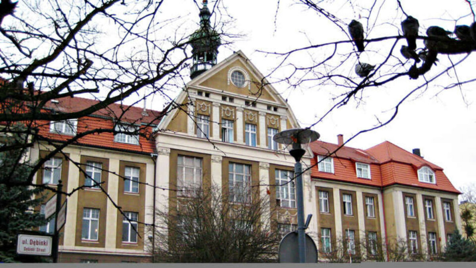 SUPERFAKULTETET: Over 100 professorer underviser på Akademia Medycna i Gdansk, her biblioteket.