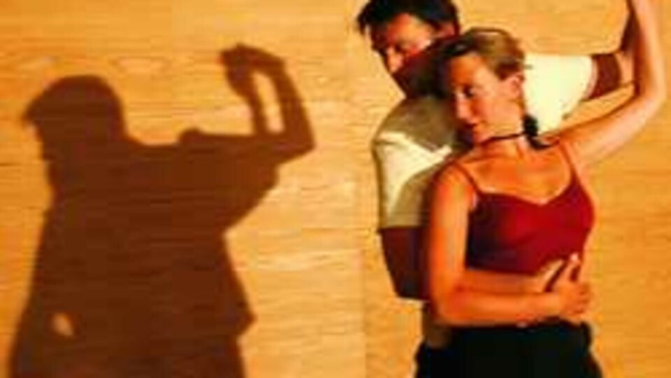SPER PÅ STUDIELÅNET. Psykologistudentene Allan Ettrup og Frøydis Lilledalen holder kurs for næringslivet og privatpersoner om hvordan de kan kommunisere bedre gjennom å danse tango. Nå kan det bli din tur.
