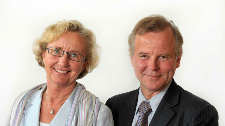 OLE PETTER OTTERSEN OG GUNN-ELIN AA. BJØRNEBOE, REKTOR OG DIREKTØR VED UIO: – Dette er bildet jeg liker best, selv om det kanskje er med en annen begrunnelse enn ønsket. Bildet utstråler en herlig gammelmodighet der minnene flyr til lett pastellaktige Hollywoodfilmer der temaet kretser om studietid, uforløst sex og dansing med tyllkjoler. Ekteparet ser trygge og gode ut. FOTO: Francesco Saggio