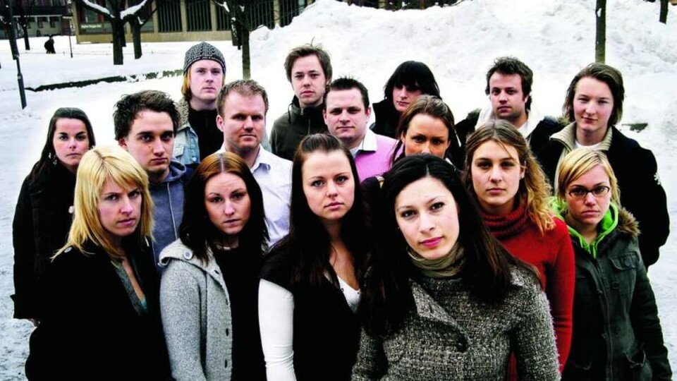 BRED MOTSTAND:Eksamenskuttforslagene ved SV-fakultetet vekker sterke reaksjoner i studentdemokratiets mange organer. Foran fra venstre: Maria Veie Sandvik (Studentparlamentet), Marianne Ligaard (Kultur og kommunikasjon), Ellen Etholm (SVSU), Caroline Khoury (SVSU), Naomi Aas Girardean (Statsvitenskap), Hedvig Bergem (Sosialantropologi). Andre rekke fra venstre: Kari-Anne Svensen (SVSU), Bård Skaar Viken (Internasjonale studier), Ivar Torgersen (Statsvitenskap), Vegard Hetti Andersen (Statsvitenskap), Therese Riise (Samfunnsøkonomi), Philip Stensrud (Europastudier). Bak fra venstre: Atle Indrelid (Offentlig administrasjon), Heine Skipenes (SVSU), Christina Haugerud (Statsvitenskap), Didrik Egge Martens (Offentlig administrasjon).